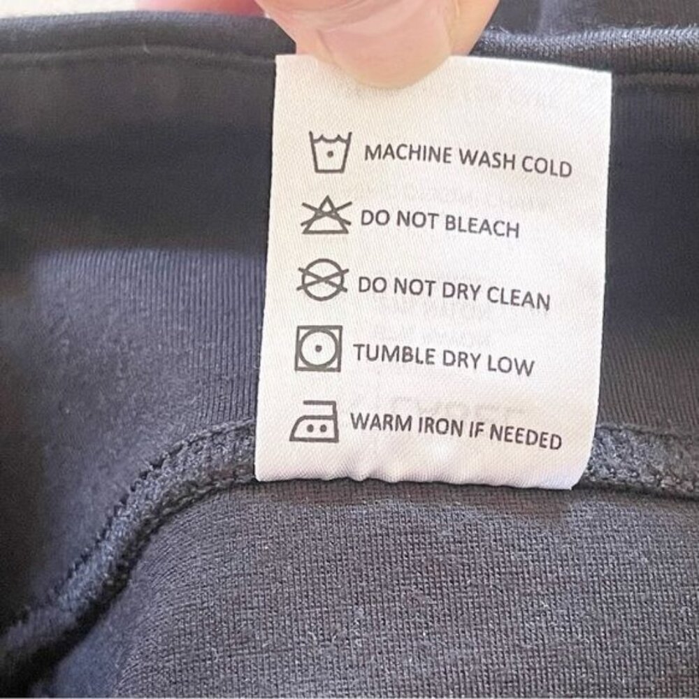 R Label the Reset Black Ponte pull on pocket contoured leggings small - Picture 9 of 9
